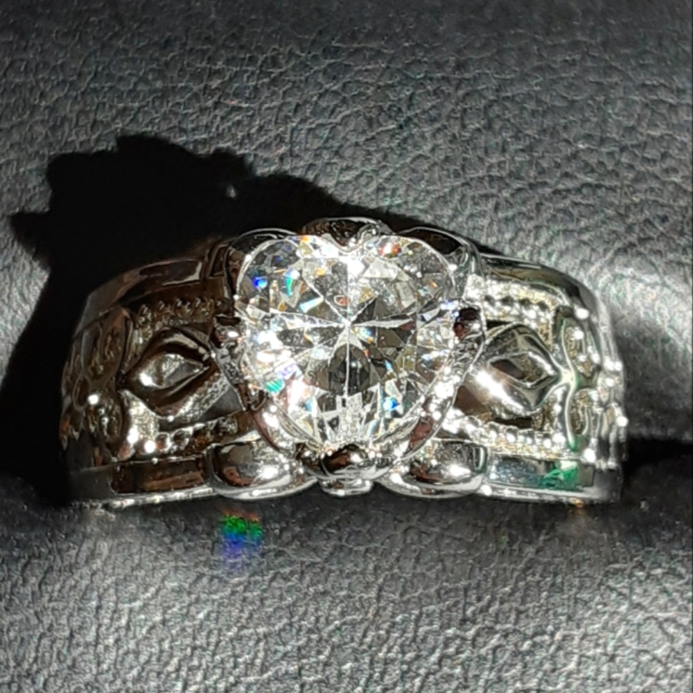 Heart Shaped Dimond Women's Ring Size: 6